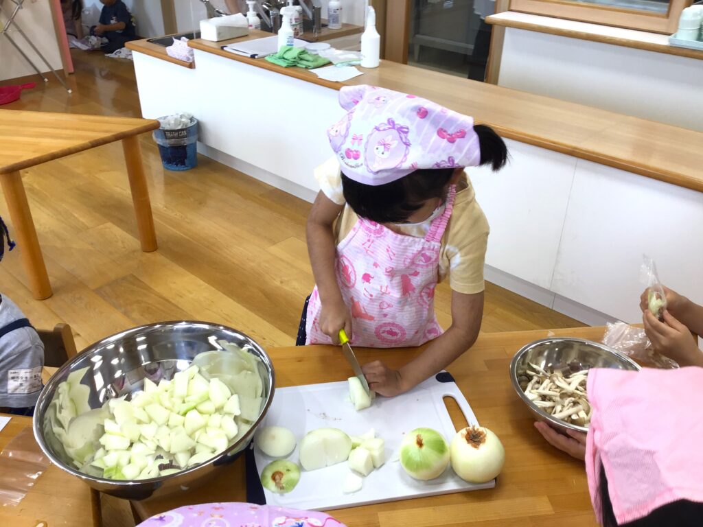 くじら保育園　天王寺園　幼児クラス　クッキング　カレー作り　食育　202411-3