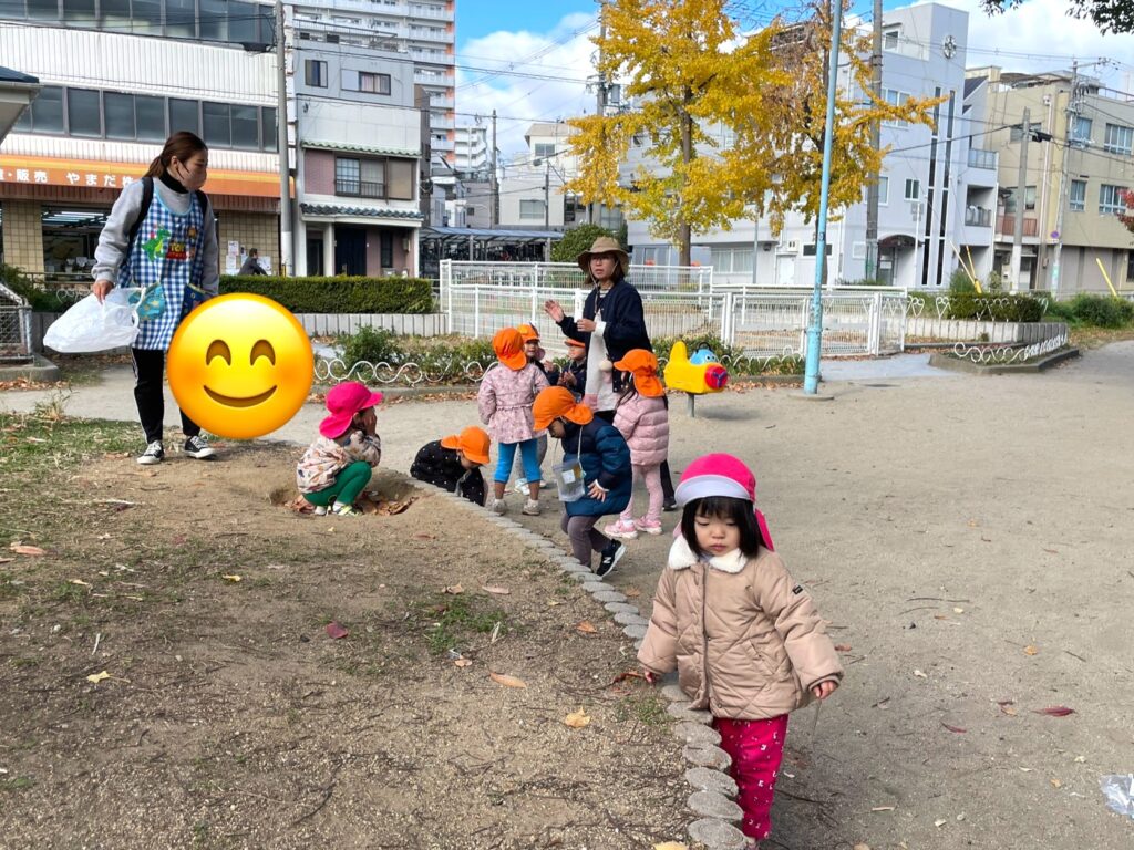 くじら保育園　天王寺園　紅葉　お散歩　202412-2