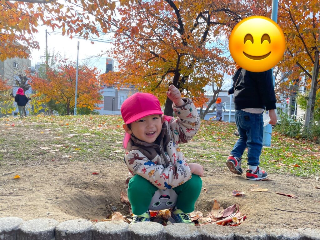 くじら保育園　天王寺園　紅葉　お散歩　202412-3