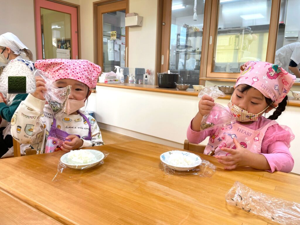 くじら保育園　天王寺園　おにぎり作り　202412-1