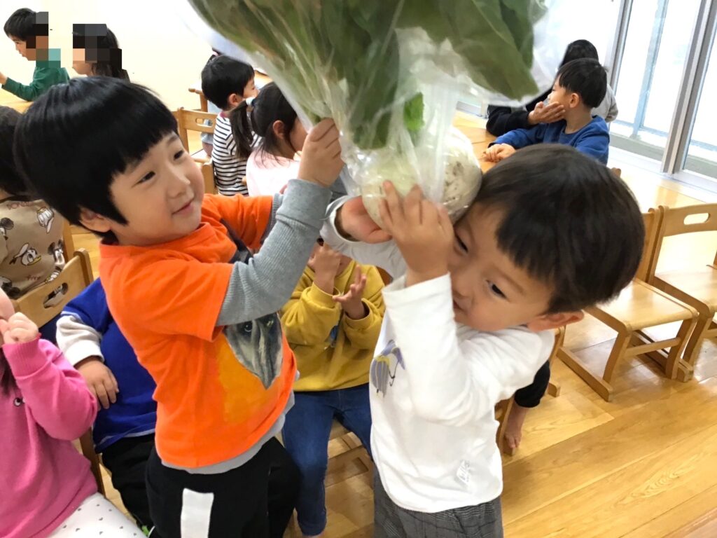 くじら保育園　天王寺園　おおきなかぶ　食育　202501-3