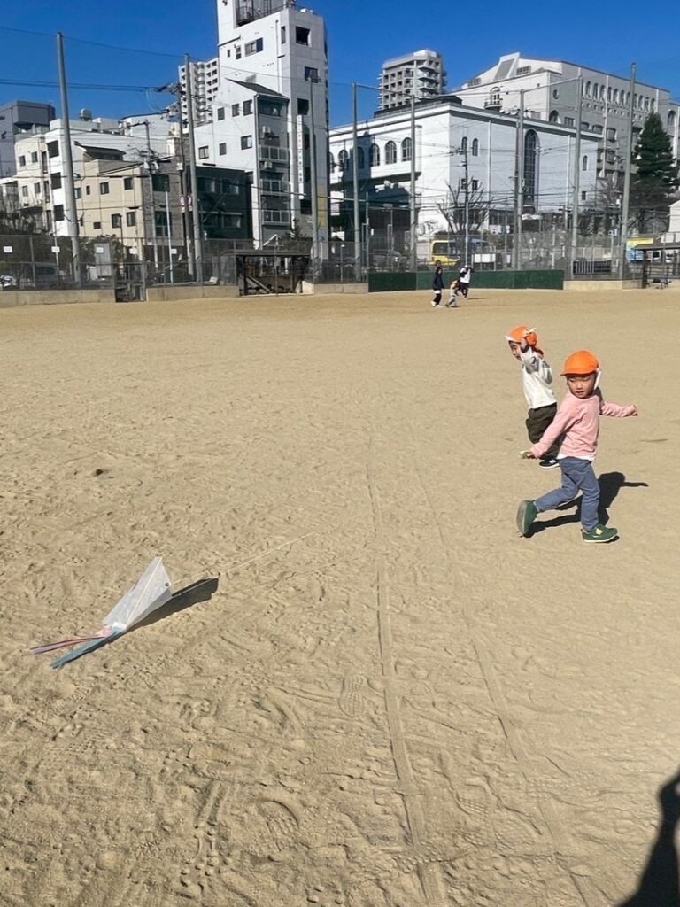 くじら保育園　天王寺園　凧揚げ　202501-9