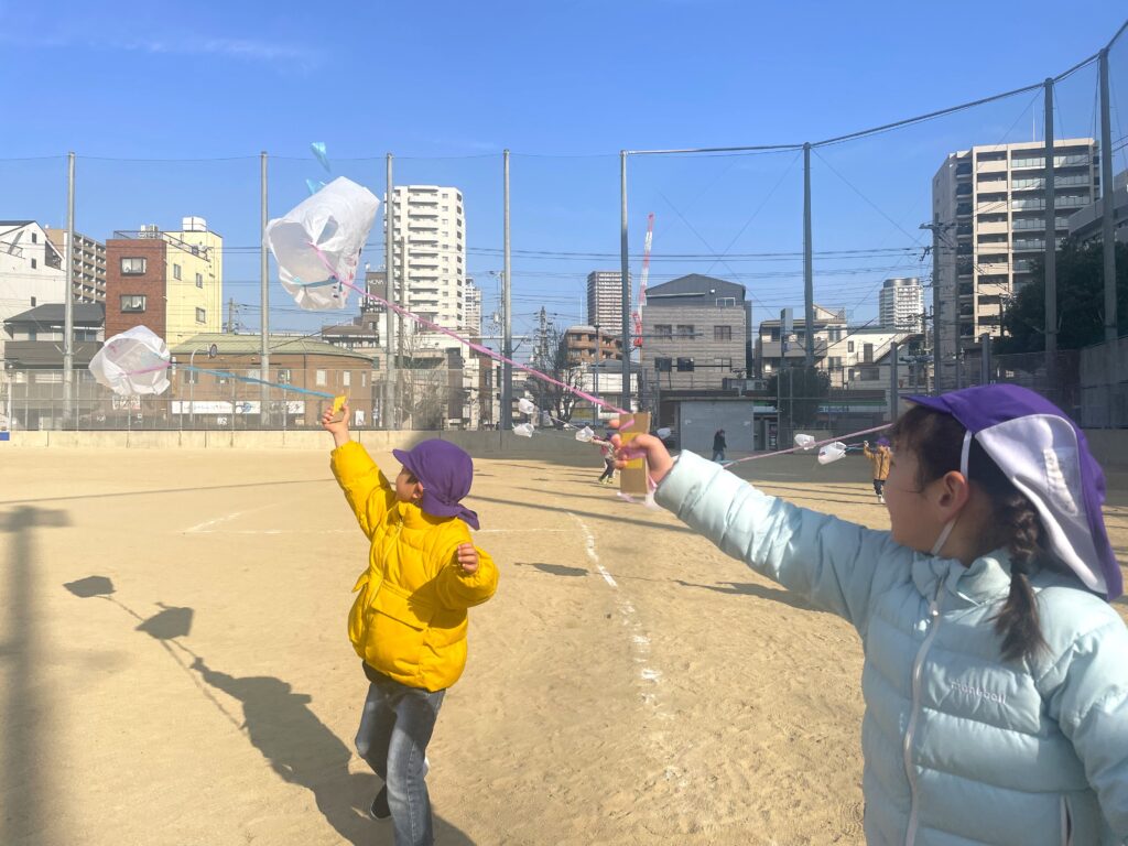 くじら保育園　天王寺園　凧揚げ　202501-6