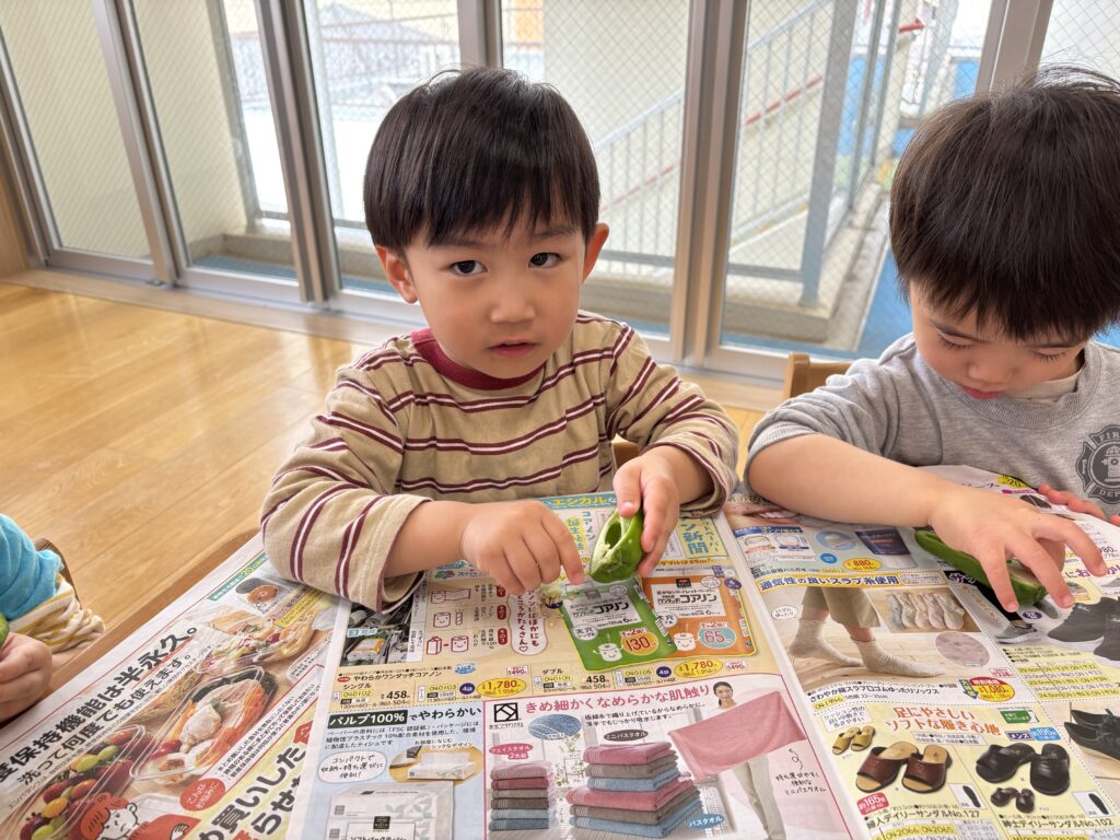 くじら保育園 天王寺園 ピーマン 食育 お手伝い 3歳児 202504-1