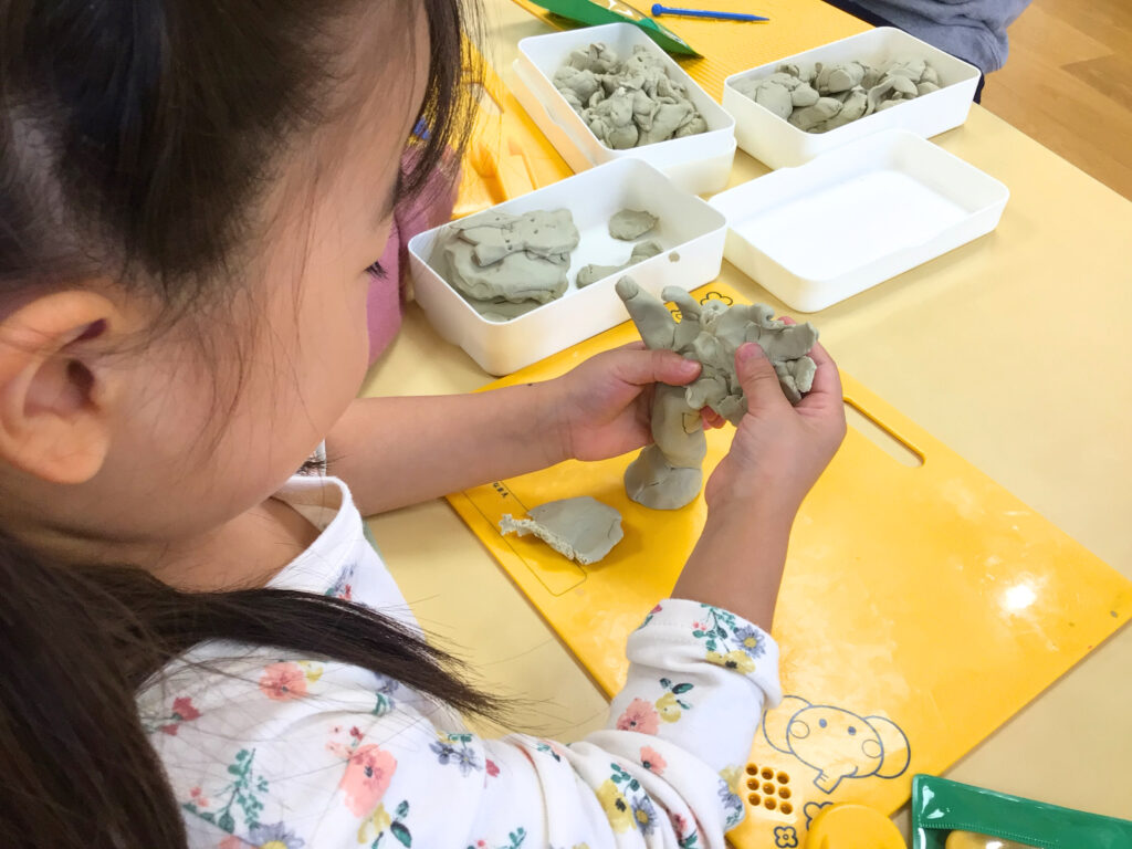 粘土 粘土遊び 芸術 想像力 くじら保育園 天王寺園 5歳児 年長 202505-2