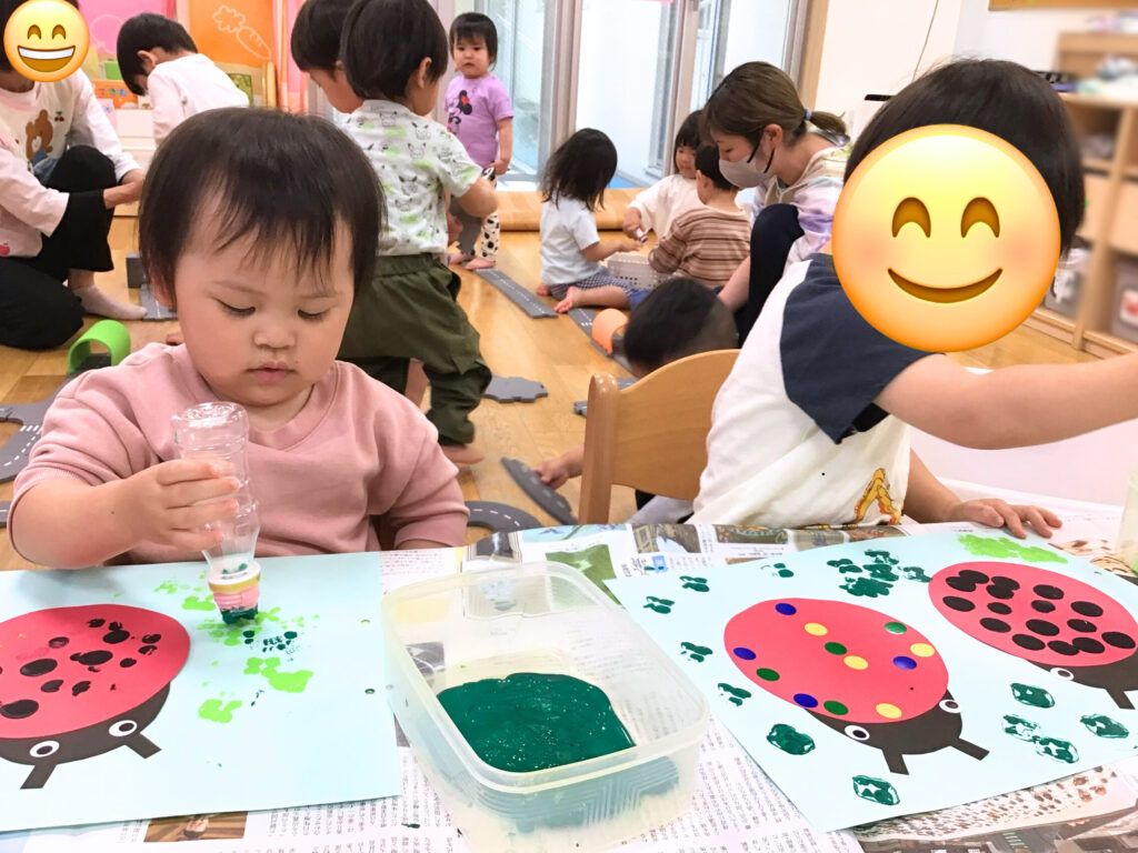 くじら保育園天王寺園 製作 てんとう虫 2歳児 タンポ シール 202505-3
