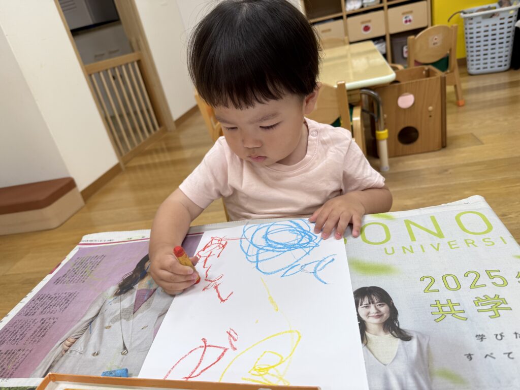 クレパス お絵描き 製作 シャボン玉 1歳児 1歳 くじら保育園天王寺園 202505-2