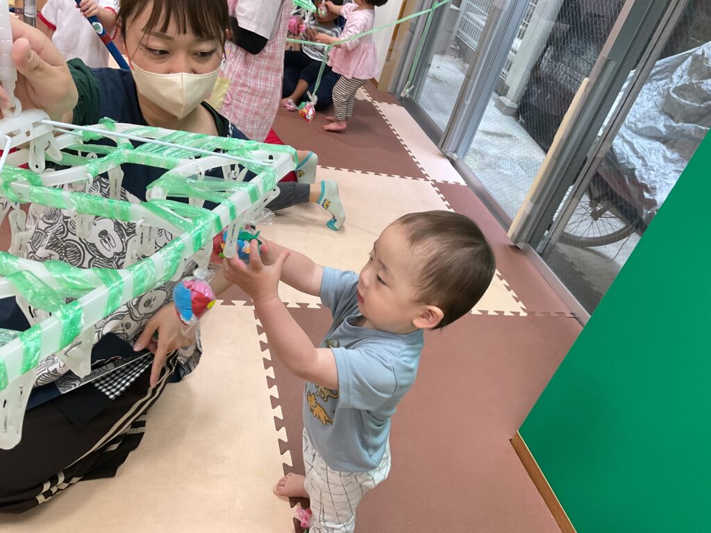 くじら保育園 天王寺園 いちご狩り いちご狩りごっこ 0歳児 1歳児 202505-2