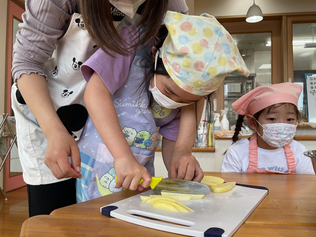 ポテト シャカシャカポテト 食育 クッキング 保育園 くじら保育園 天王寺園 5歳児 202505-4