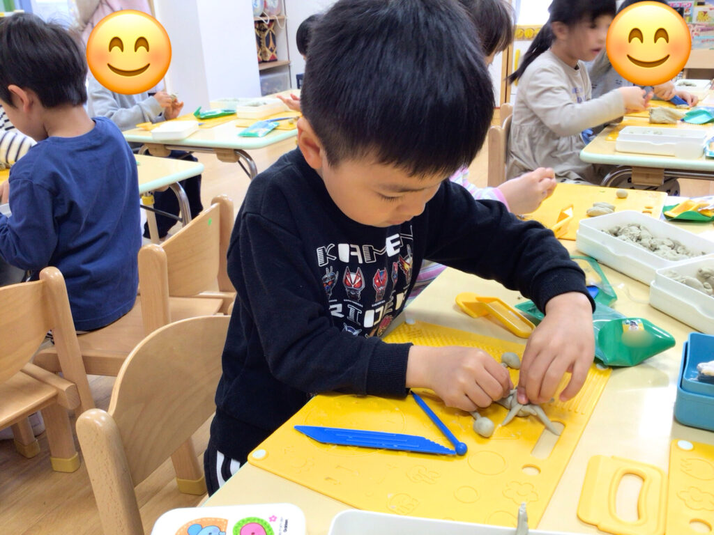 粘土 粘土遊び 芸術 想像力 くじら保育園 天王寺園 5歳児 年長 202505-4