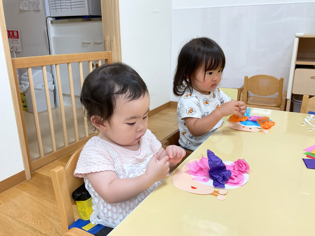 製作　1歳児　梅雨　傘　かたつむり　くじら保育園　天王寺　202506-3
