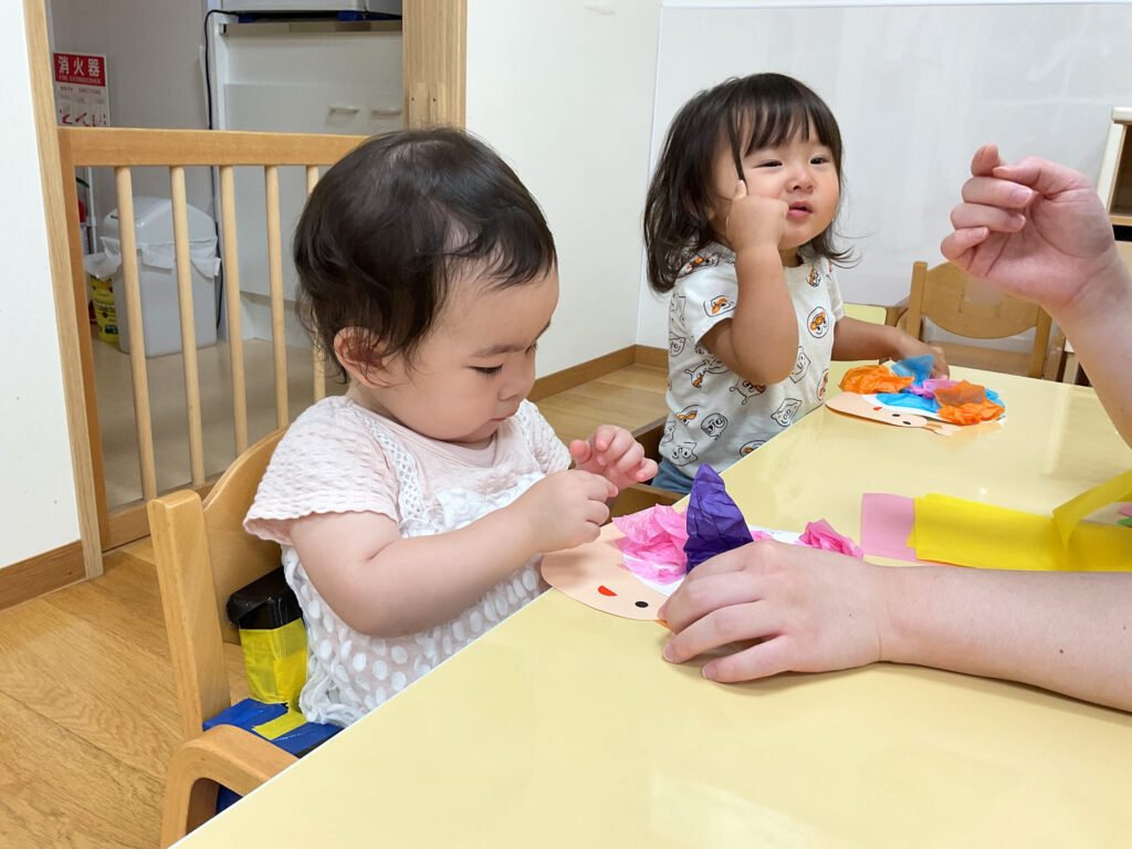 製作　1歳児　梅雨　傘　かたつむり　くじら保育園　天王寺　202506-4