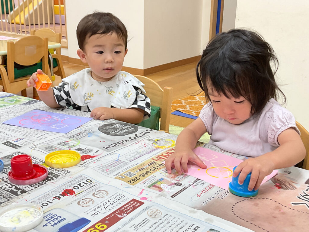 製作　1歳児　梅雨　傘　かたつむり　くじら保育園　天王寺　202506-2