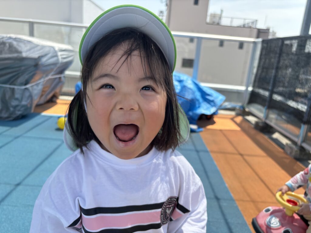 屋上 コンビカー 三輪車 三輪バイク シャボン玉 くじら保育園 天王寺園 2歳児 202506-5