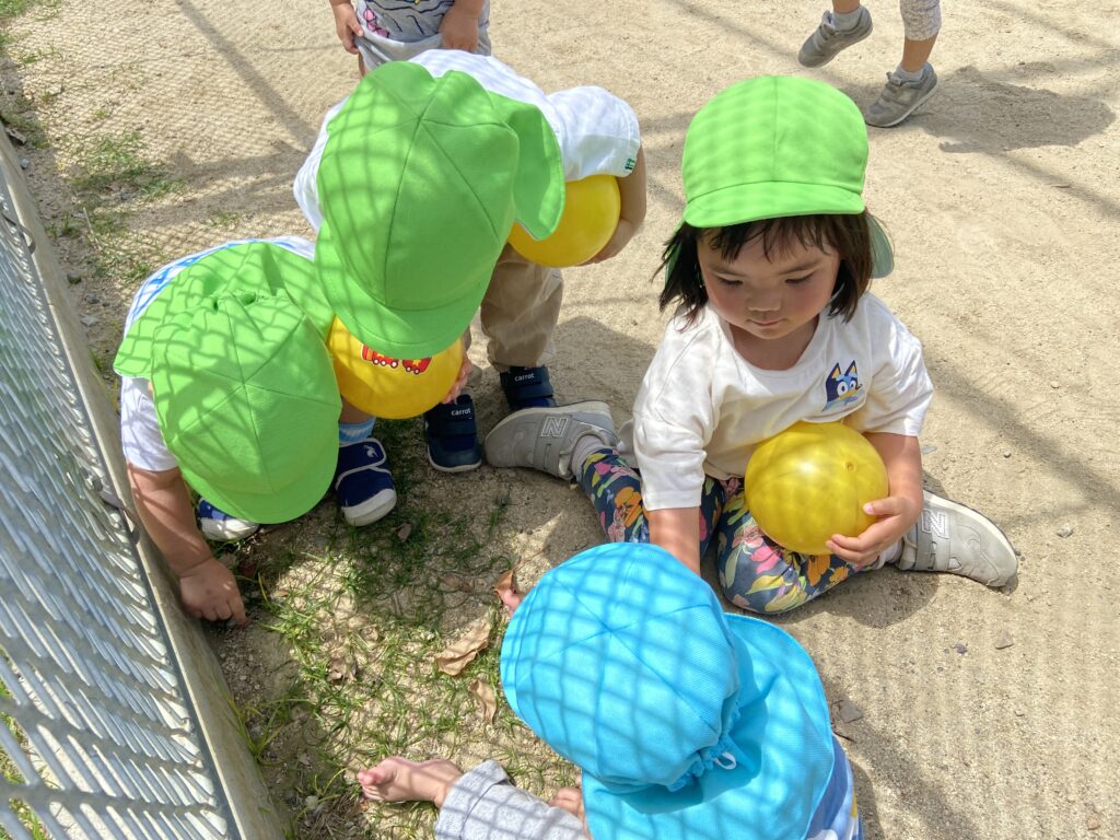 寺田町グラウンド ボール遊び グラウンド 異年齢交流 2歳児 くじら保育園天王寺 202506-3