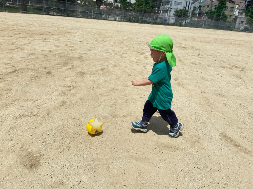 寺田町グラウンド ボール遊び グラウンド 異年齢交流 2歳児 くじら保育園天王寺 202506-2