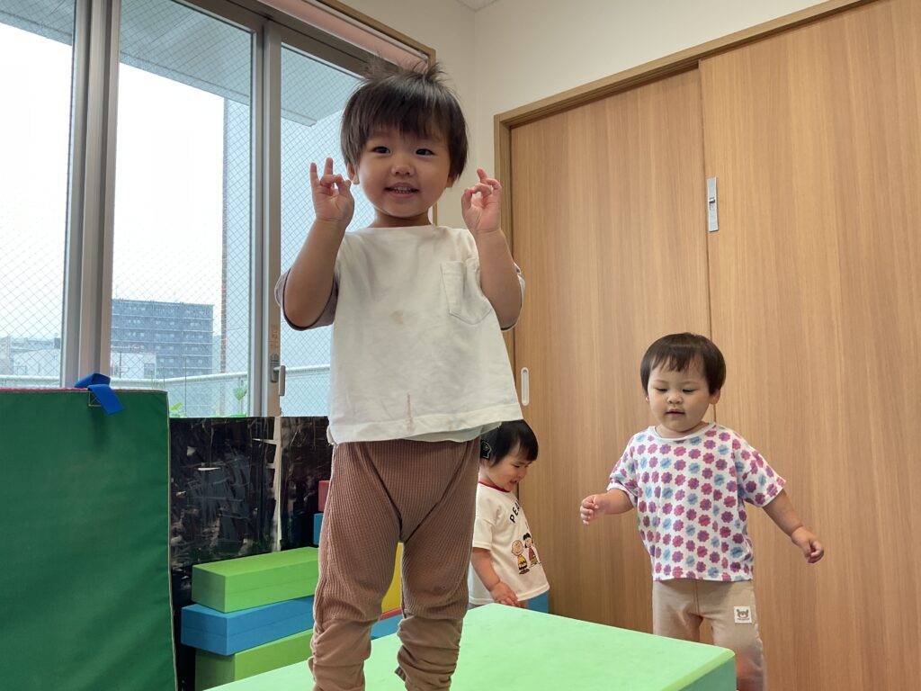 スパイダーマン 遊戯室 2歳児 プレイマット ボールプール クライミング くじら保育園 天王寺 202506-1