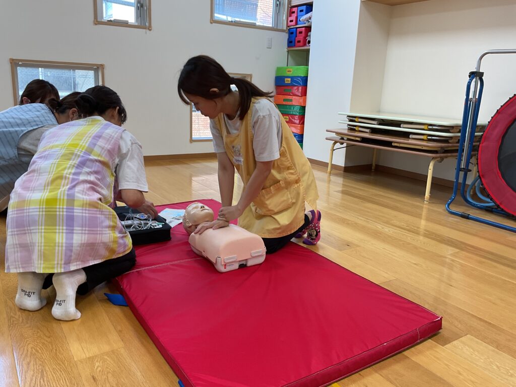 救命講習 保育士 AED 心肺蘇生 くじら保育園 天王寺 202506-1