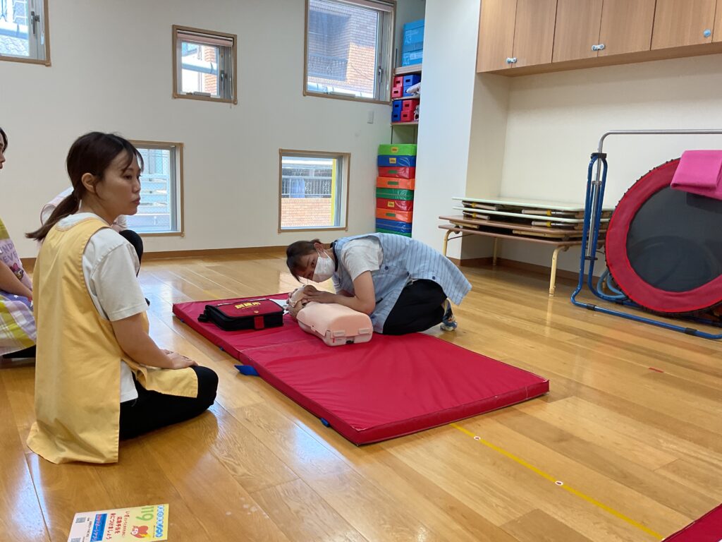 救命講習 保育士 AED 心肺蘇生 くじら保育園 天王寺 202506-2