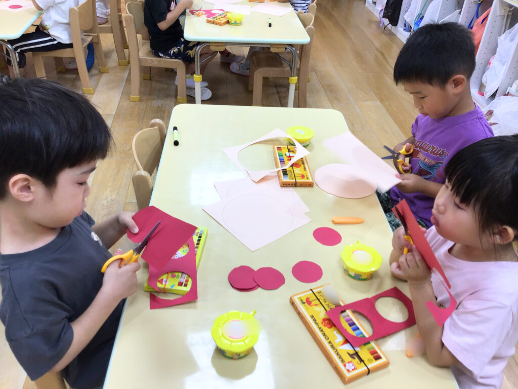縦割り活動 縦割りクラス 幼児 夏祭り準備 くじら保育園天王寺園 202507-5