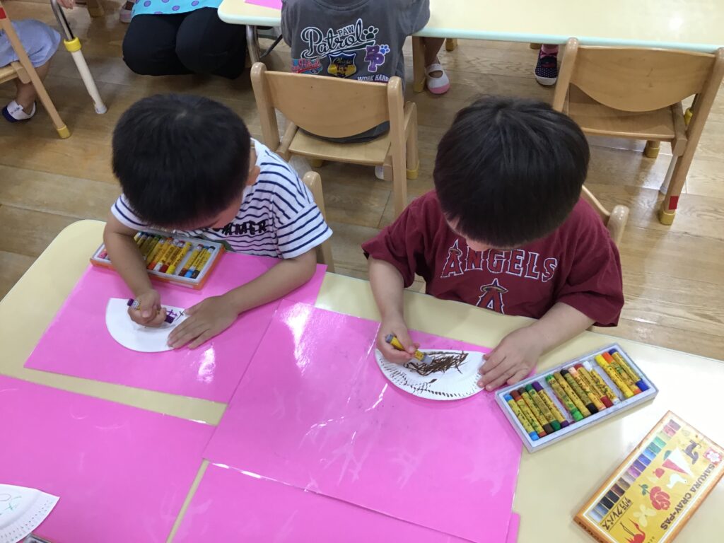 製作　折り紙　ヨット　帆　絵の具　3歳児　くじら保育園天王寺園　202507-2