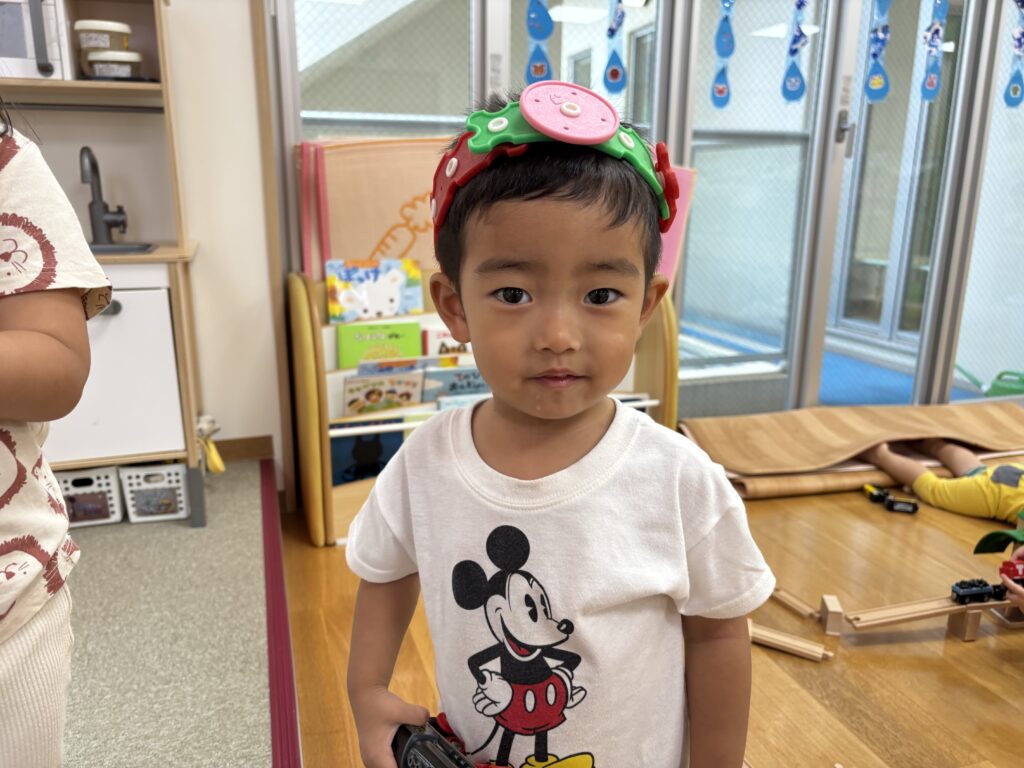室内遊び　スナップボタン　電車　2歳児　くじら保育園　天王寺園　大阪　202507-4