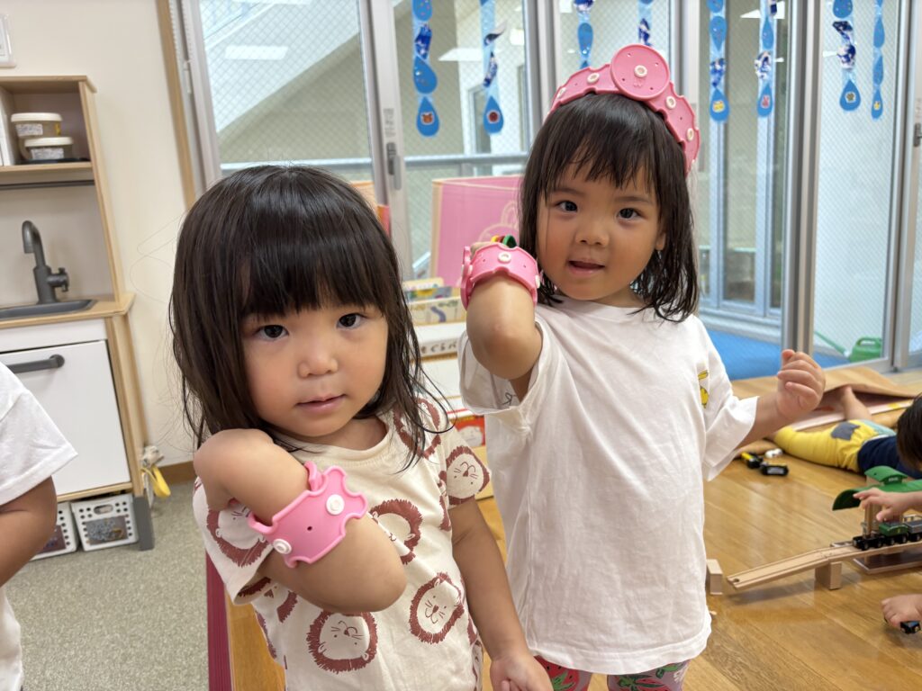 室内遊び　スナップボタン　電車　2歳児　くじら保育園　天王寺園　大阪　202507-5