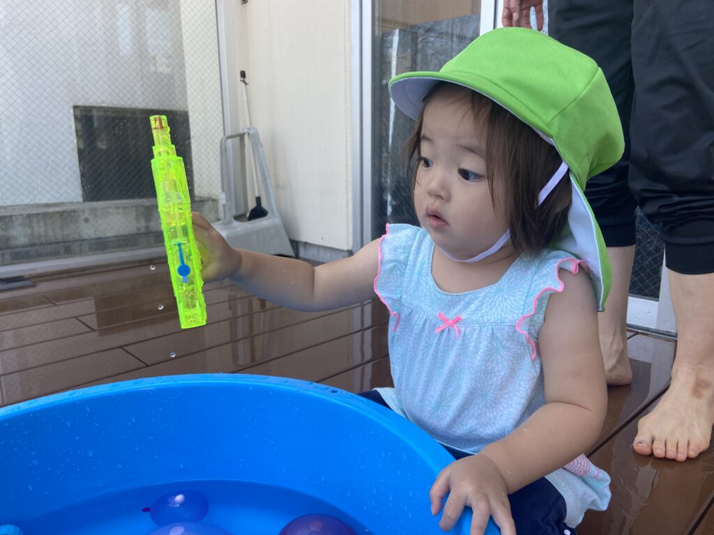水風船　水遊び　2歳児　水鉄砲　　くじら保育園天王寺園　大阪　保育園　202508-4