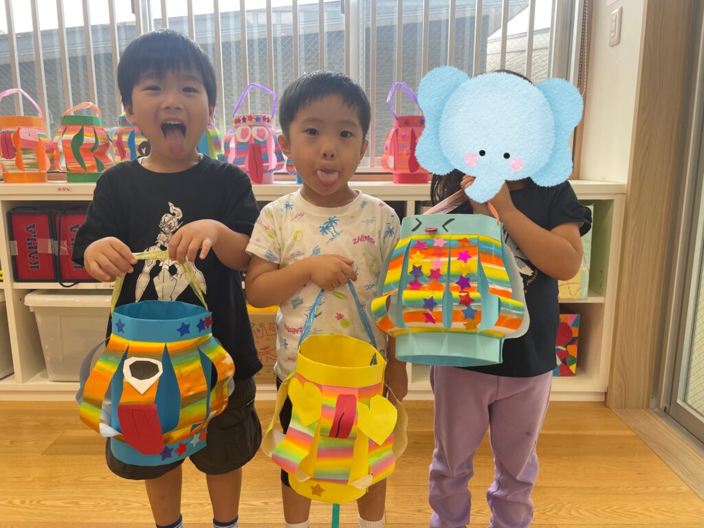 スポンジアート おばけ ちょうちん おばけちょうちん 夏祭り 4歳児 年中 くじら保育園 天王寺園 大阪 202507-3