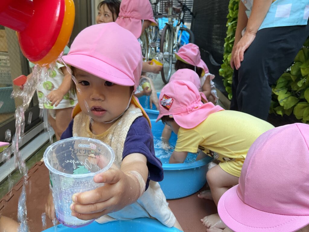 水遊び 1歳児 お水遊び くじら保育園天王寺園 202507-2