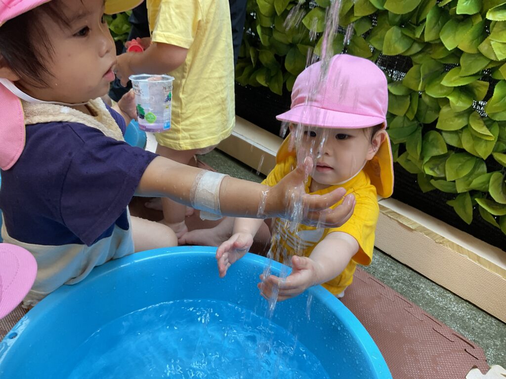 水遊び 1歳児 お水遊び くじら保育園天王寺園 202507-4