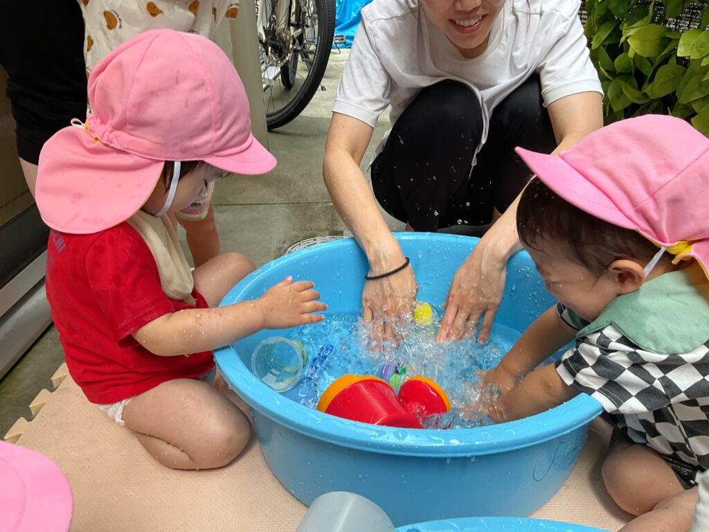 水遊び 1歳児 お水遊び くじら保育園天王寺園 202507-1