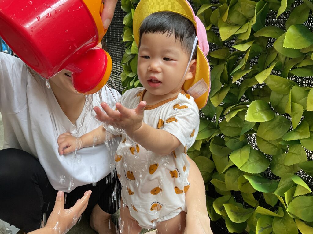 水遊び 1歳児 お水遊び くじら保育園天王寺園 202507-3