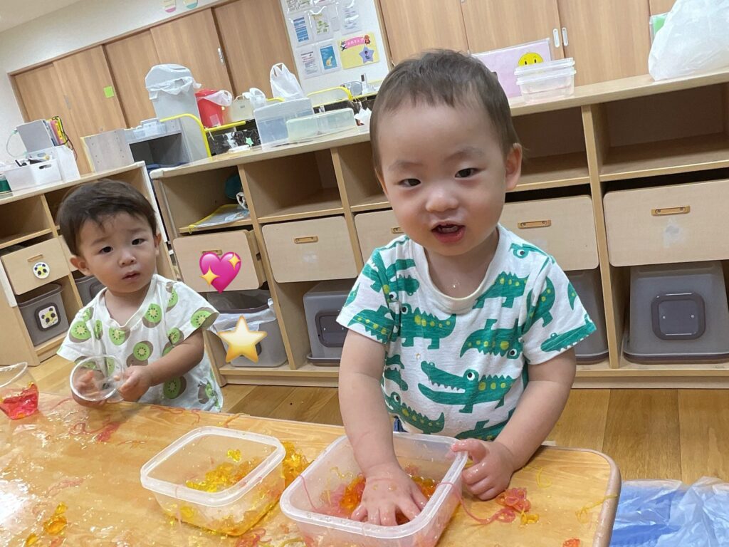 寒天遊び　春雨遊び　0歳児　1歳児　乳児　天王寺　くじら保育園天王寺園　大阪　保育園　202508-1