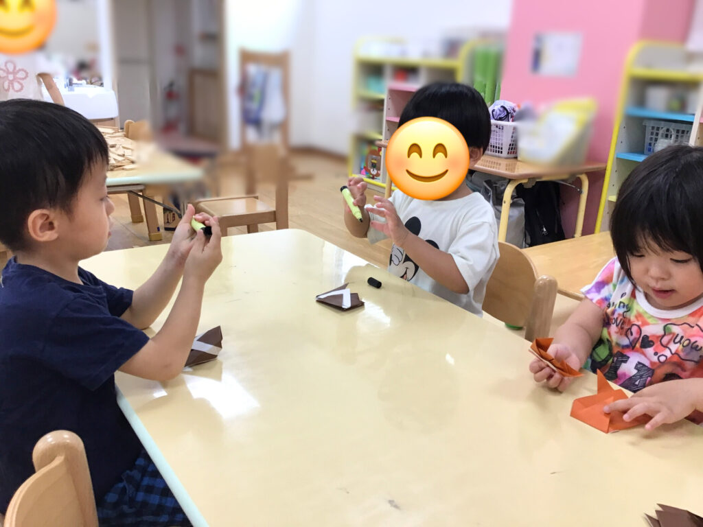 セミ　折り紙　夏　製作　くじら保育園天王寺園　3歳児　202507-3