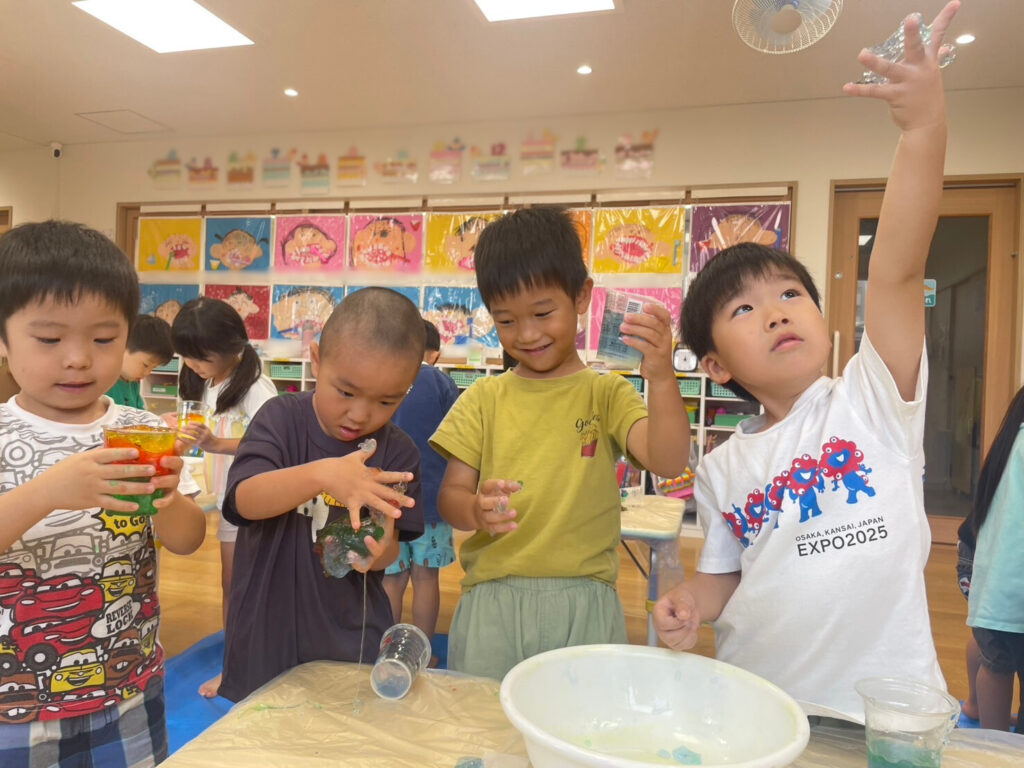 スライム 感触遊び 見立て遊び 4歳児 年中 くじら保育園 天王寺 大阪 保育園 202508-1