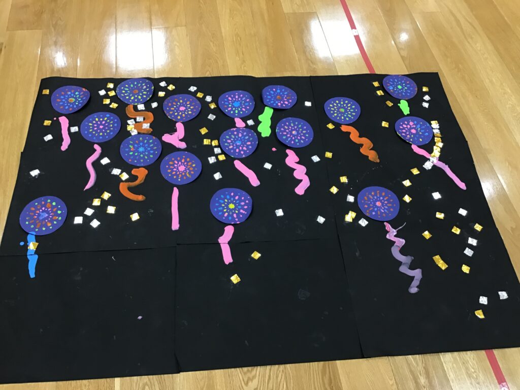 製作 切り絵 花火 夏の製作 夏 保育園 大阪 くじら保育園 天王寺 3歳児 年少 202508-4