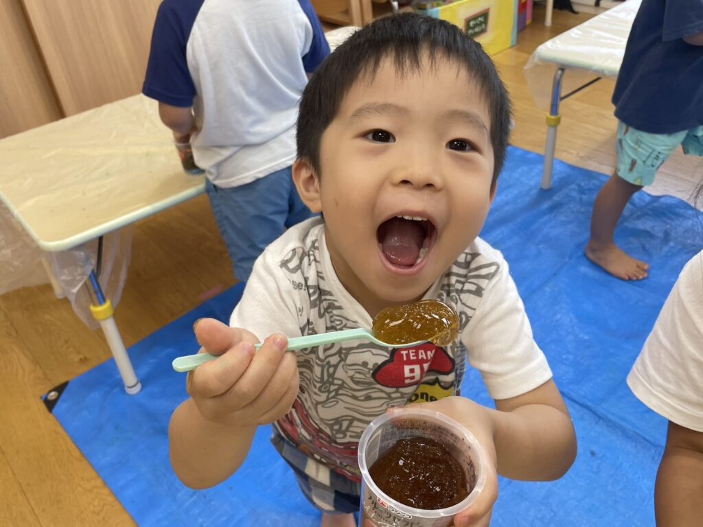 スライム 感触遊び 見立て遊び 4歳児 年中 くじら保育園 天王寺 大阪 保育園 202508-3