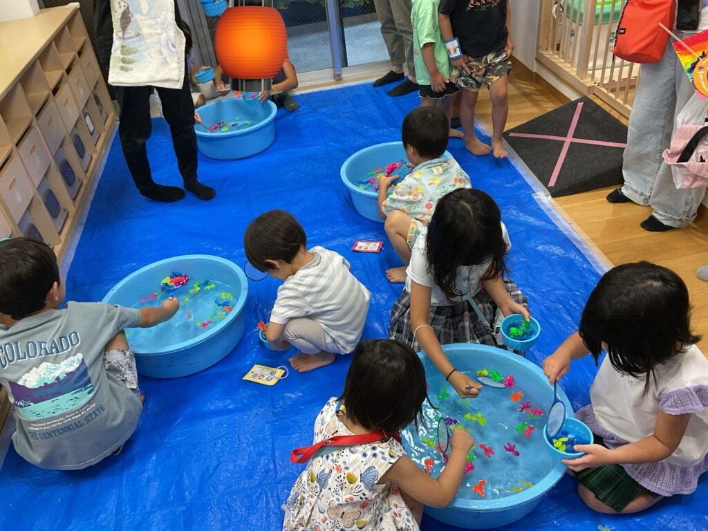 夏祭り　保育園　大阪　天王寺　夏まつり　さかなつり　まとあて　ボール投げ　ヨーヨーすくい　金魚すくい　くじら保育園　202508-2