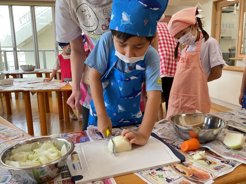 異年齢交流 縦割り保育 クッキング くじら保育園 天王寺 大阪 保育園 202509-5