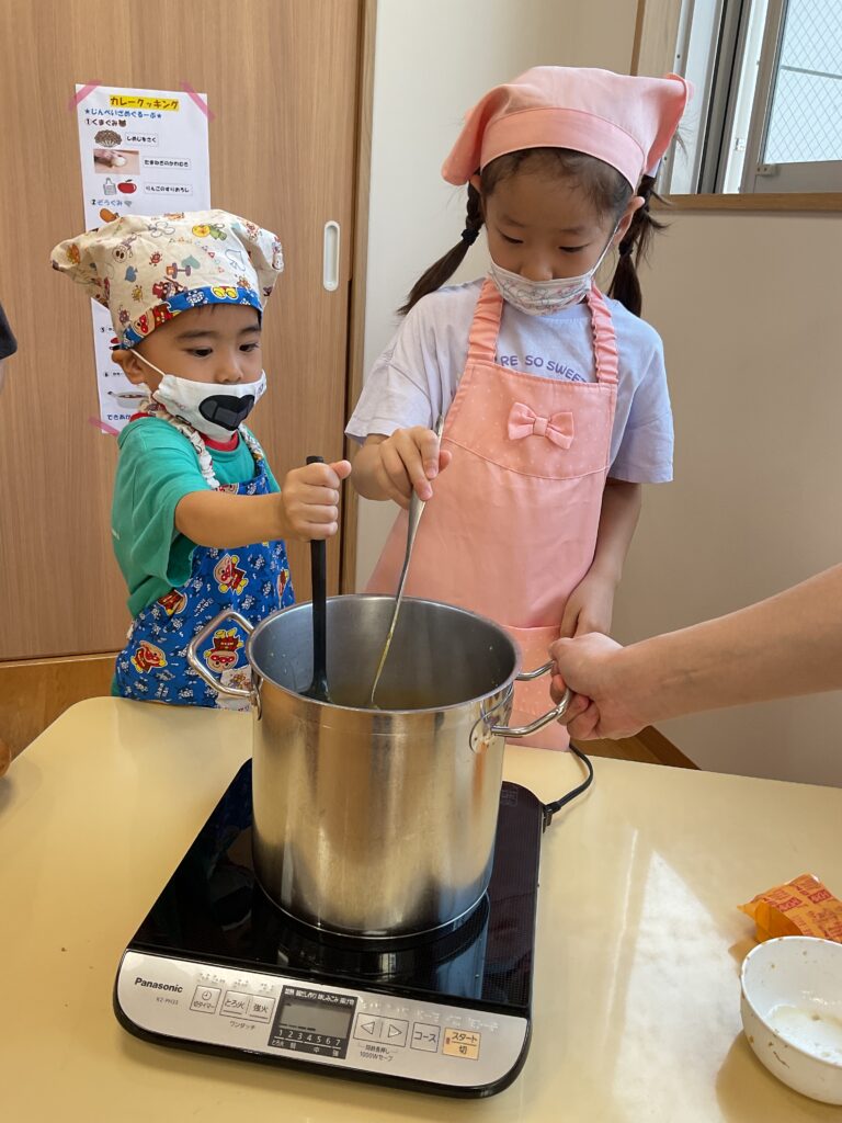 異年齢交流 縦割り保育 クッキング くじら保育園 天王寺 大阪 保育園 202509-7