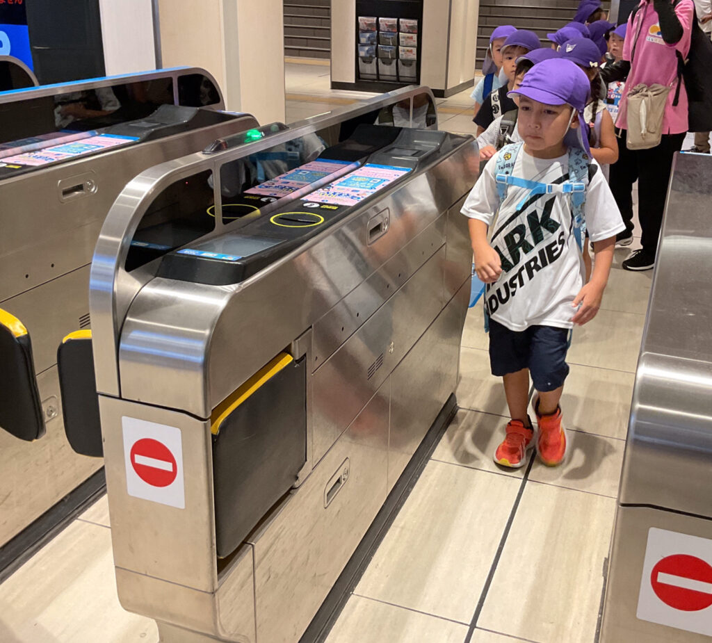 社会見学　eMETRO Mobility Town　5歳児　年長　遠足　くじら保育園　天王寺　大阪　保育園　202509-3