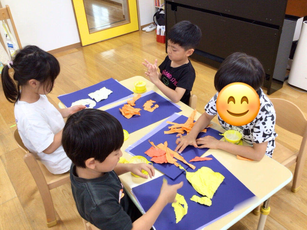 5歳児　年長　大阪　保育園　くじら保育園　天王寺　お月見製作　ちぎり絵　20259-4