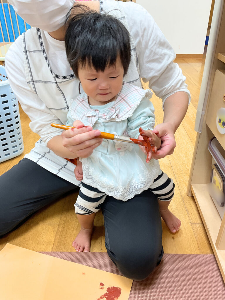 大阪 保育園 くじら保育園 手形足形アート 202511-1