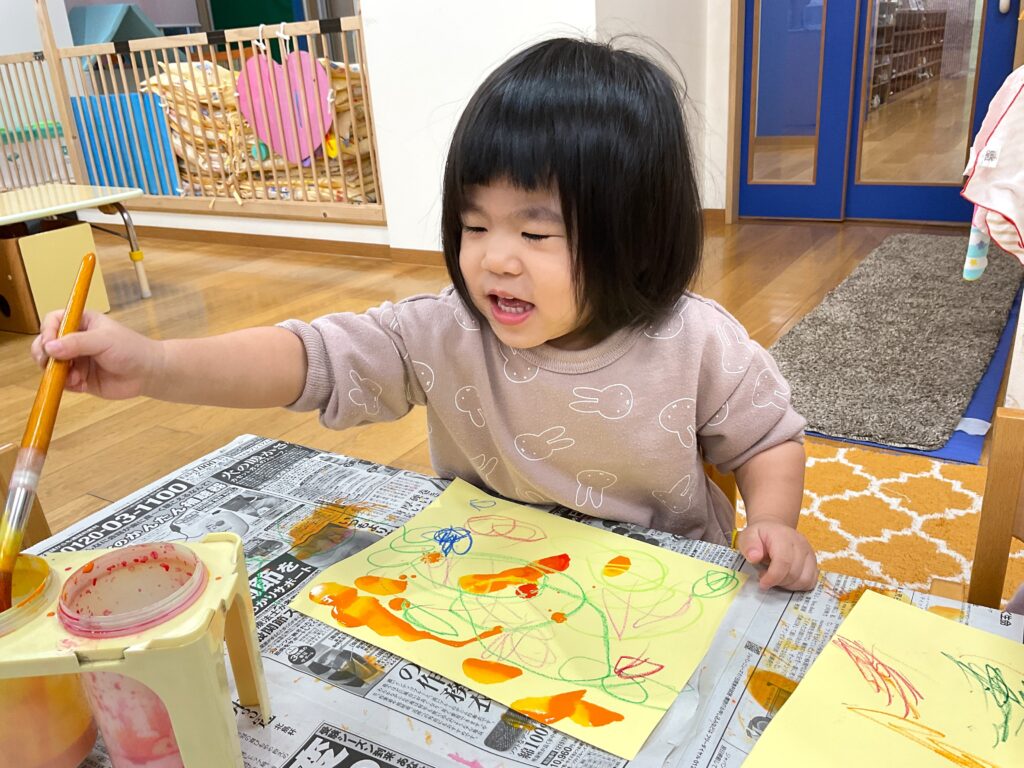 大阪 保育園 くじら保育園 はじき絵 秋の作品 202511-3