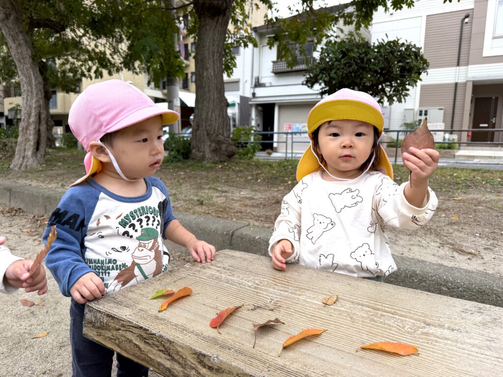 保育園 秋のお散歩 大阪 くじら保育園 202511-4