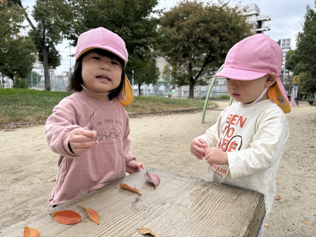 保育園 秋のお散歩 大阪 くじら保育園 202511-1