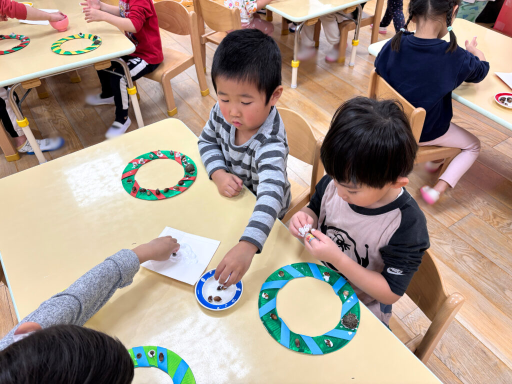 クリスマスリース作り　大阪　保育園　くじら保育園　202512-4