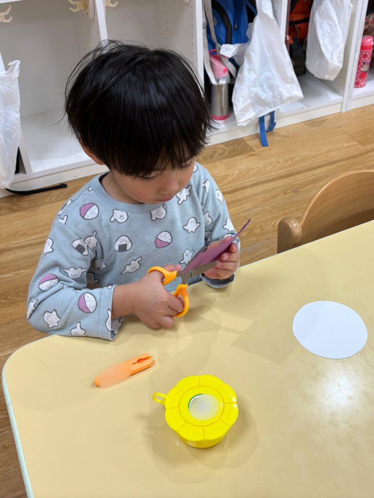 大阪　保育園　くじら保育園　雪だるま製作　202512-1