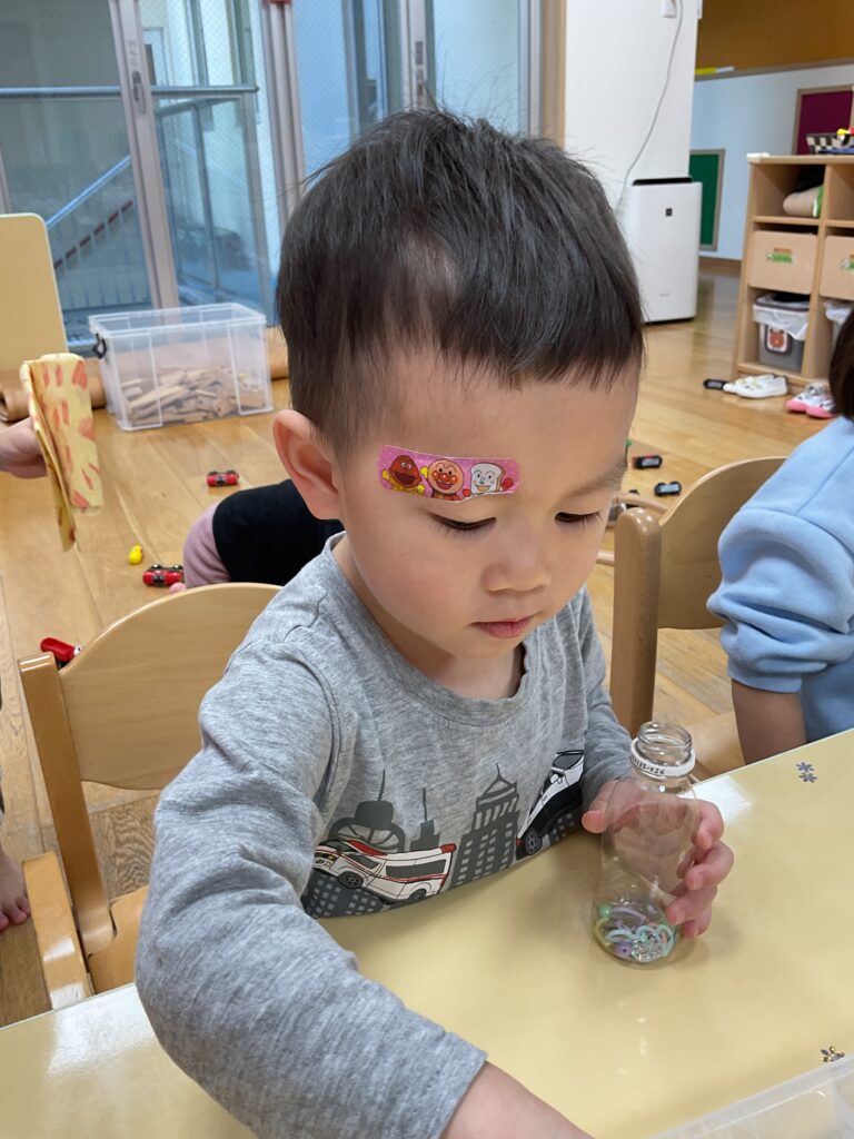 スノードーム作り　大阪　保育園　くじら保育園　202512-1